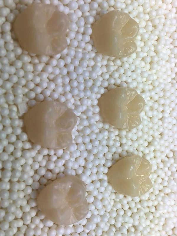 Yucera 1200MPa Bending Strength HT Zirconia Dental Block and White Block Blank for Dental Equipment Laboratory and Tooth Gems