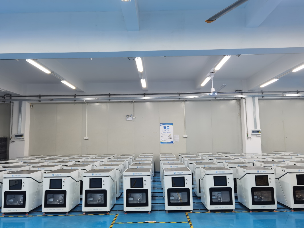 เครื่องกัด CAD/CAM 5 แกนสำหรับงานทันตกรรมขนาดกะทัดรัด Yucera สำหรับการผลิตครอบฟันและสะพานฟันขนาดเล็ก