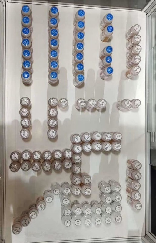 ชุดย้อมสีเซรามิกเซอร์โคเนีย 18 สี Yucera Unique Smile Solutions Natural Glow สำหรับการสร้างสรรค์ในห้องปฏิบัติการทันตกรรม