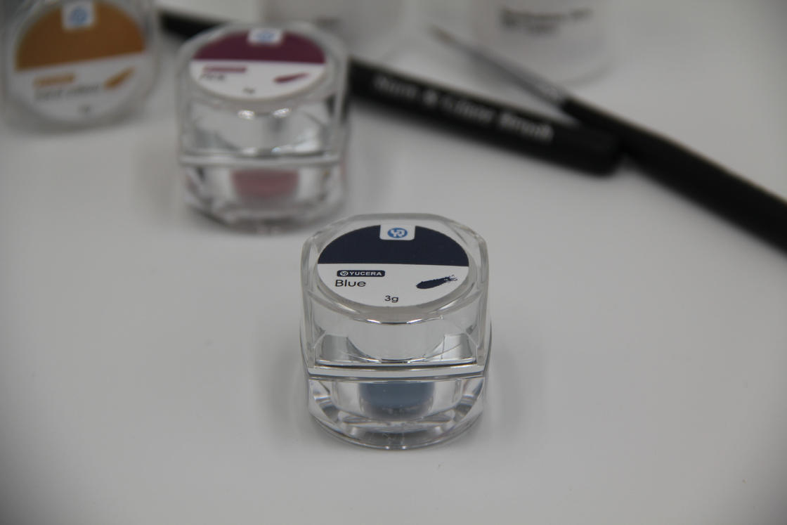 ชุดย้อมสีเซรามิกเซอร์โคเนีย 18 สี Yucera Unique Smile Solutions Natural Glow สำหรับการสร้างสรรค์ในห้องปฏิบัติการทันตกรรม