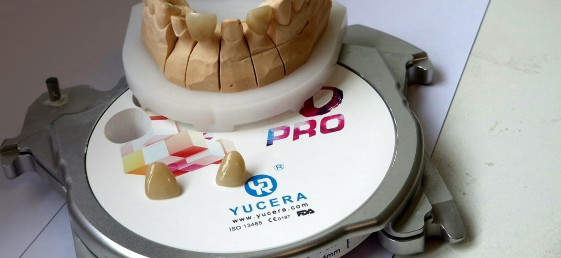 บล็อกเซอร์โคเนียสำหรับทันตกรรม Yucera 4D Pro ขนาด 95 มม. ขนาดแม่นยำ เหมาะสำหรับโซลูชันการบูรณะทางทันตกรรมที่หลากหลาย